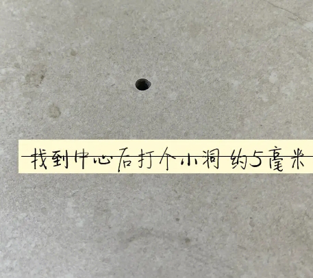 成都瓷砖空鼓维修公司专业解答在瓷砖铺贴过程中，如果砂料搅拌不均匀，将会带来以下问题