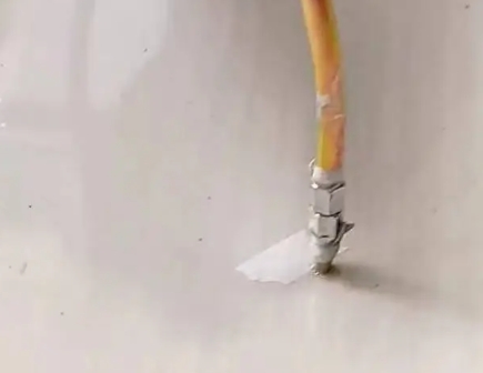 成都瓷砖空鼓维修公司专业解答在瓷砖铺贴过程中，如果使用的砂料过粗（如全部使用了粗砂），可能会导致以下问题